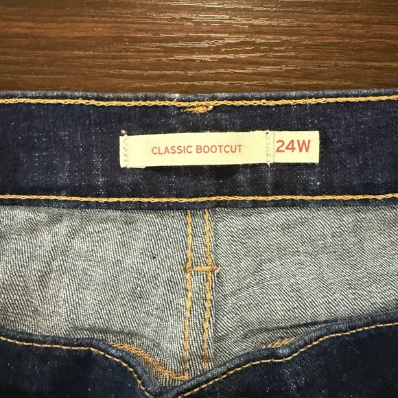 Levi's Women's Classic Bootcut Jeans - Picture 2 of 6